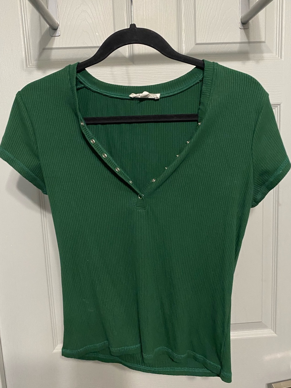 Women’s Short Sleeve Ribbed Snap V-Neck Top — Green